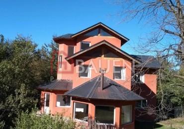 Amplia Casa con 3 dormitorios rodeada de bosque y cercano a Laguna Rosales